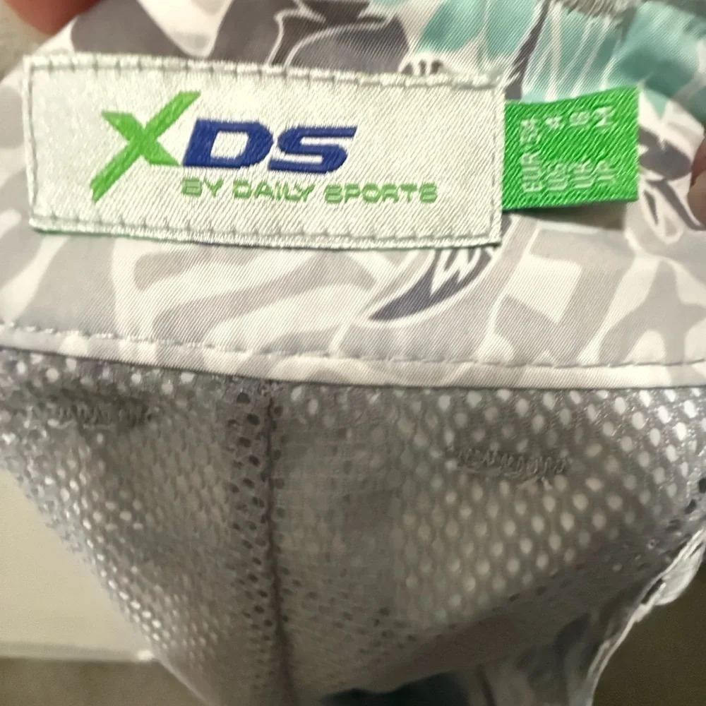 Daily Sports White and Blue Skorts size 4
